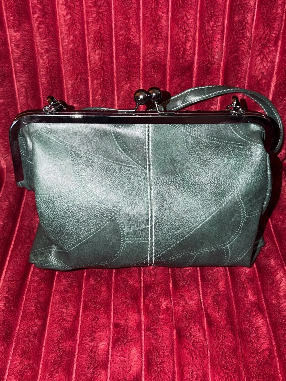 Vintage-Style Dark Green Leather Kiss-Lock Crossbody Bag